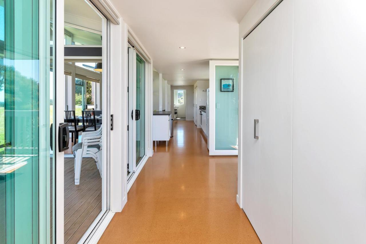 Paroa Bay Chalets - Te Whare Tui รัสเซล ภายนอก รูปภาพ