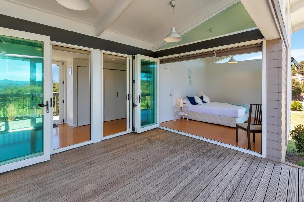 Paroa Bay Chalets - Te Whare Tui รัสเซล ภายนอก รูปภาพ