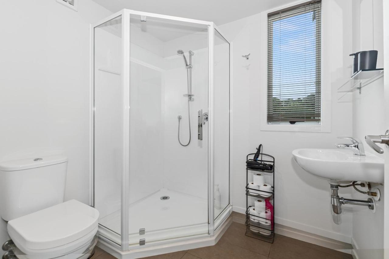Paroa Bay Chalets - Te Whare Tui รัสเซล ภายนอก รูปภาพ
