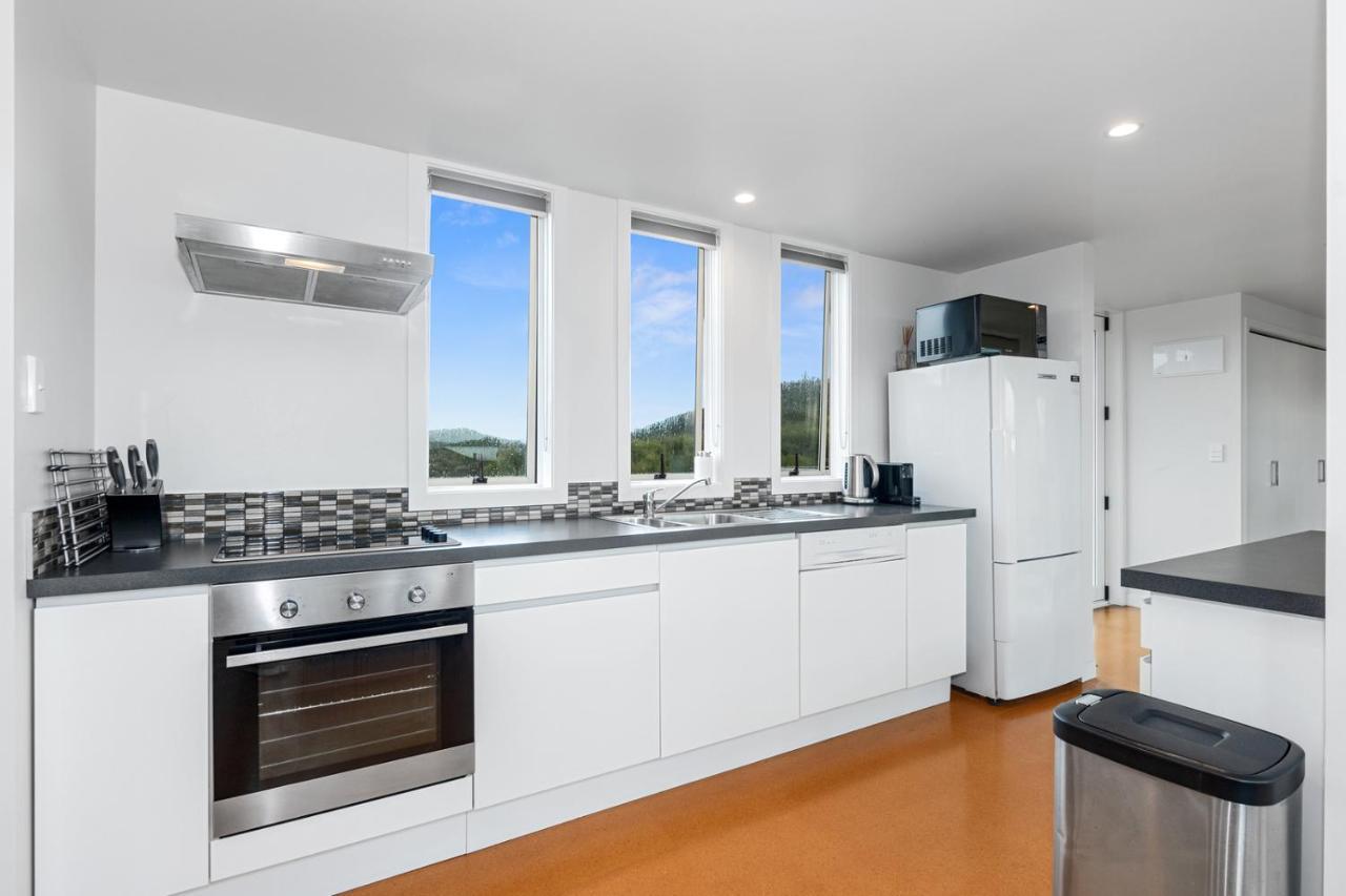 Paroa Bay Chalets - Te Whare Tui รัสเซล ภายนอก รูปภาพ